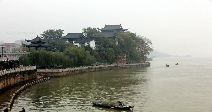 衡阳为国际旅游名城,历史悠久,古迹颇多. more