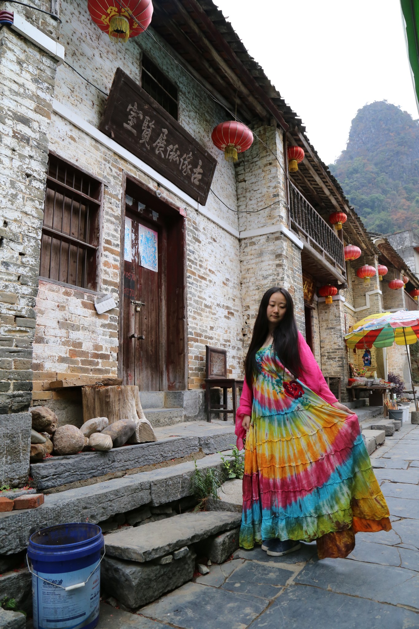 位于广西贺州昭平县东北部,县城东北部40公里(直距),北面与钟山同古镇