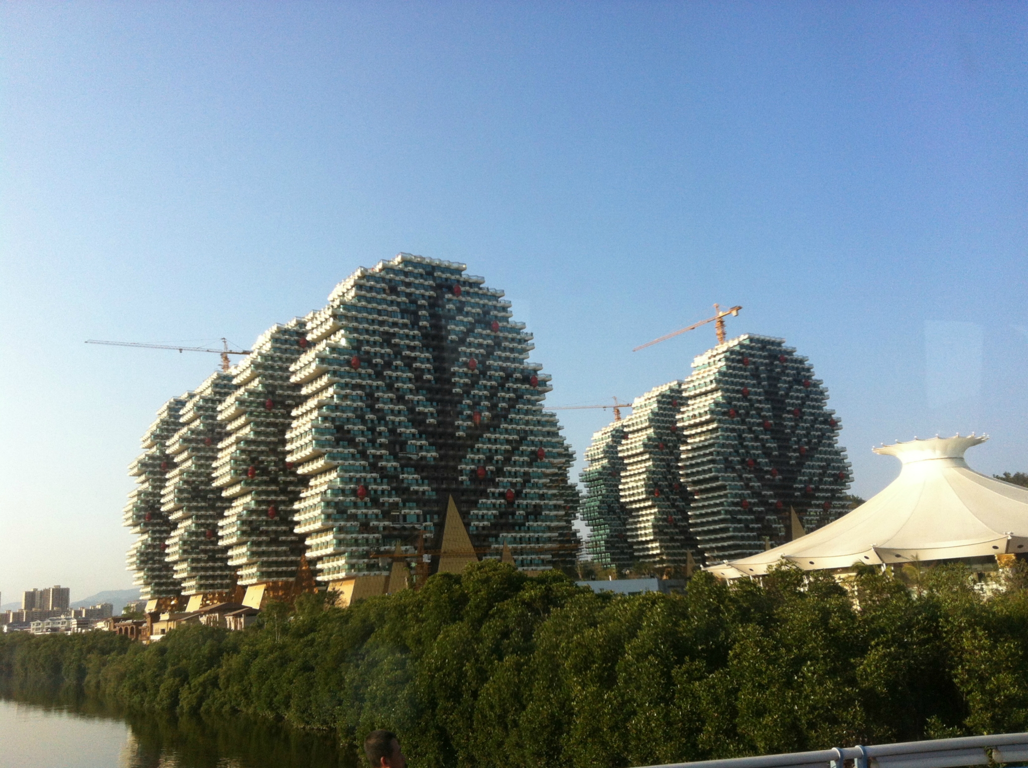 三亚市天涯区经济总量_三亚市天涯区委大门(3)