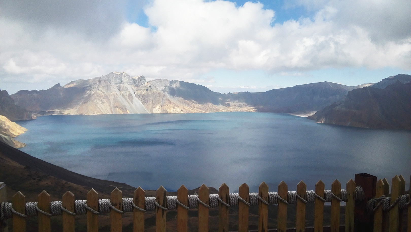 第二天早晨,将近9点到达松江河站,火车晚点1小时左右,据说k7511次列车